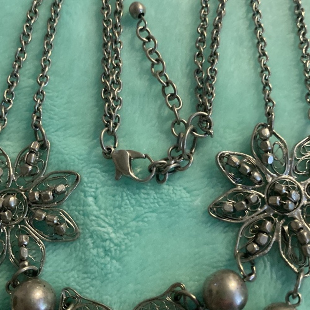 Beautiful Estate Silver Twisted Wire Flower Necklace - Picture 4 of 5